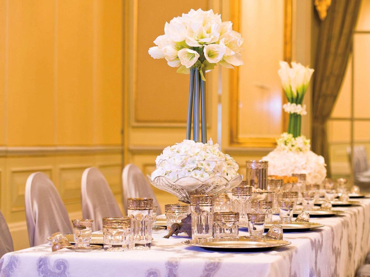 Moevenpick Hotel Khobar Bagian luar foto A table set for a formal dinner