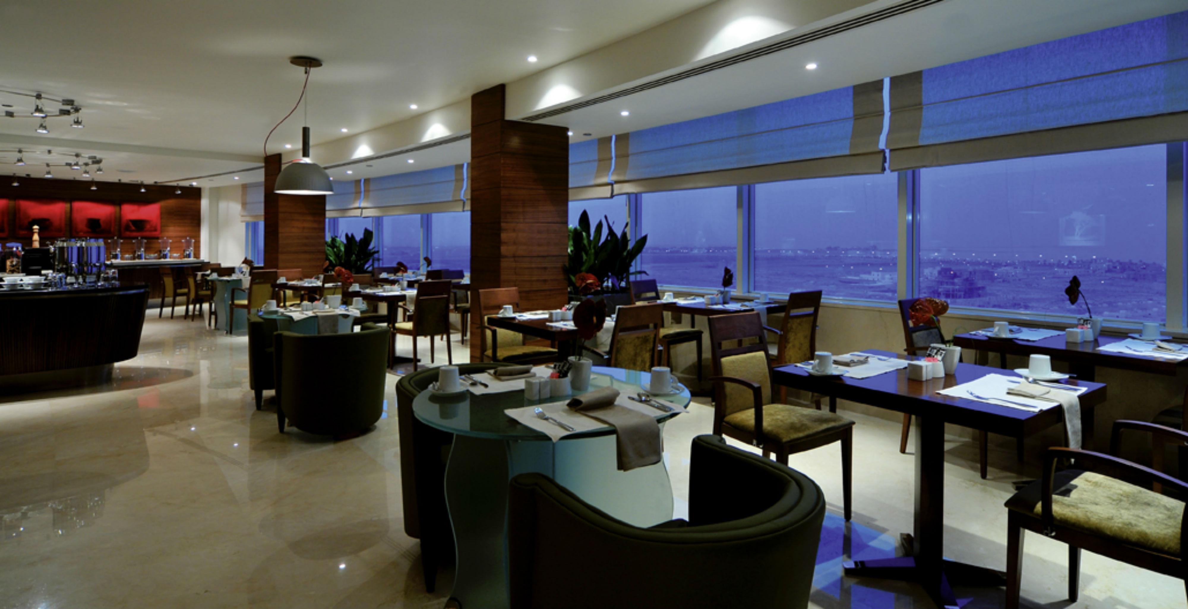 Moevenpick Hotel Khobar Bagian luar foto The restaurant