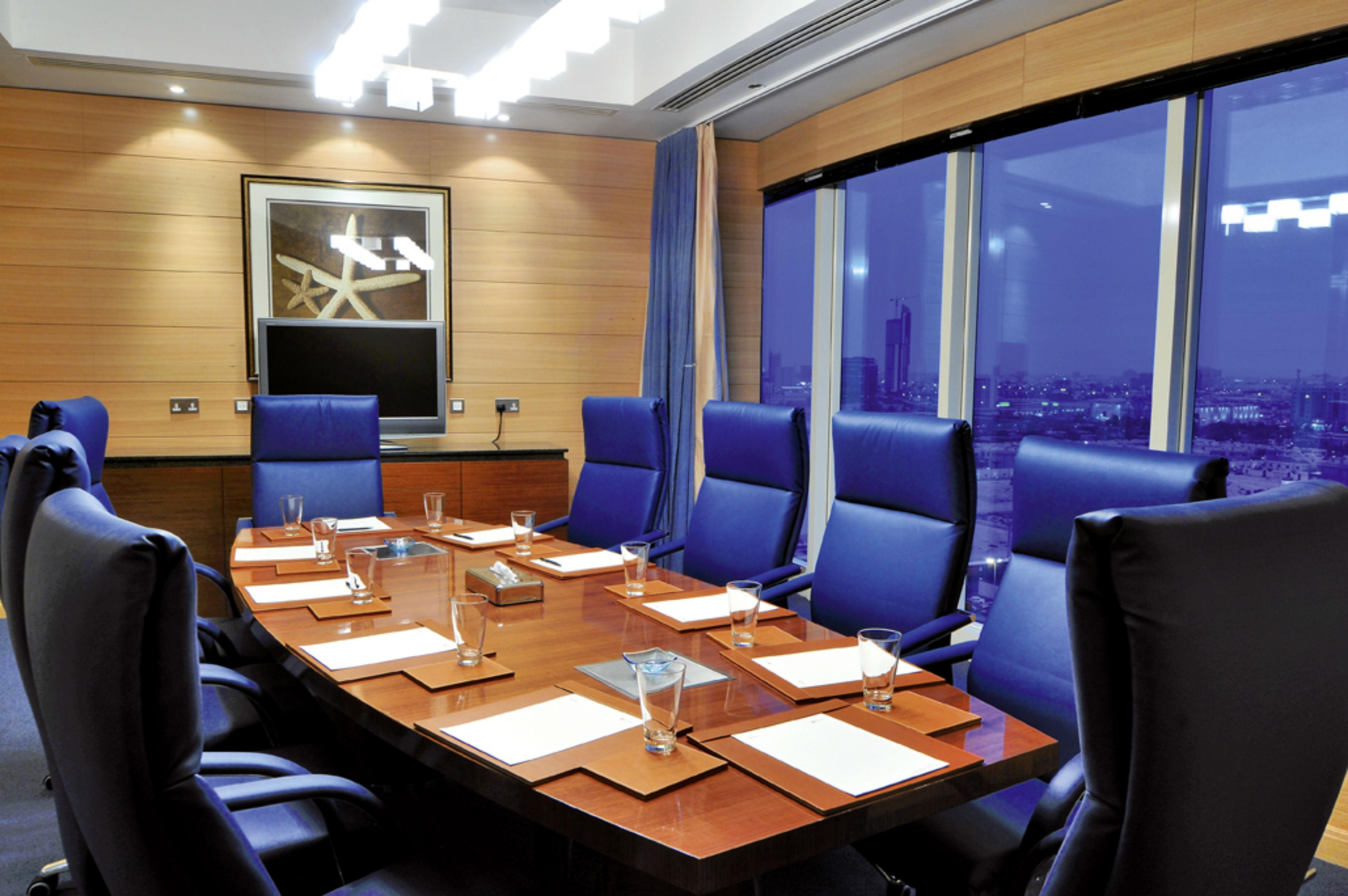 Moevenpick Hotel Khobar Bagian luar foto Boardroom at the Jumeirah Carlton Tower