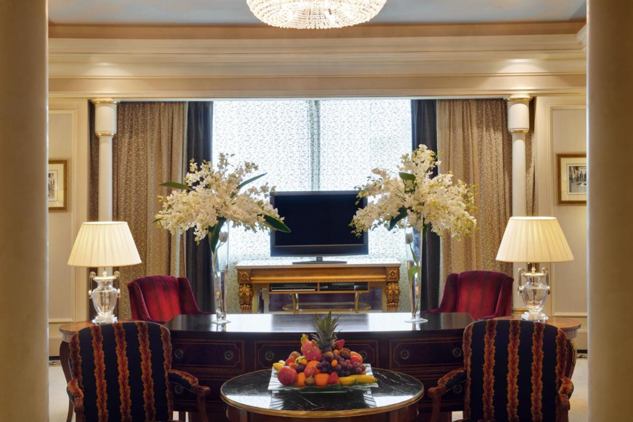 Moevenpick Hotel Khobar Bagian luar foto A living room at the Mandarin Oriental, Bangkok