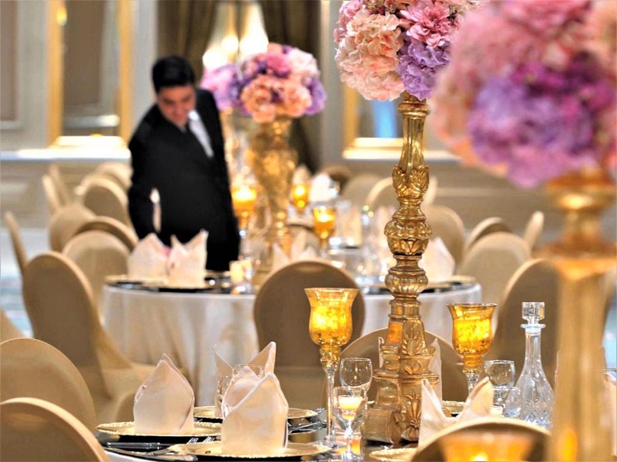 Moevenpick Hotel Khobar Bagian luar foto A restaurant in a hotel
