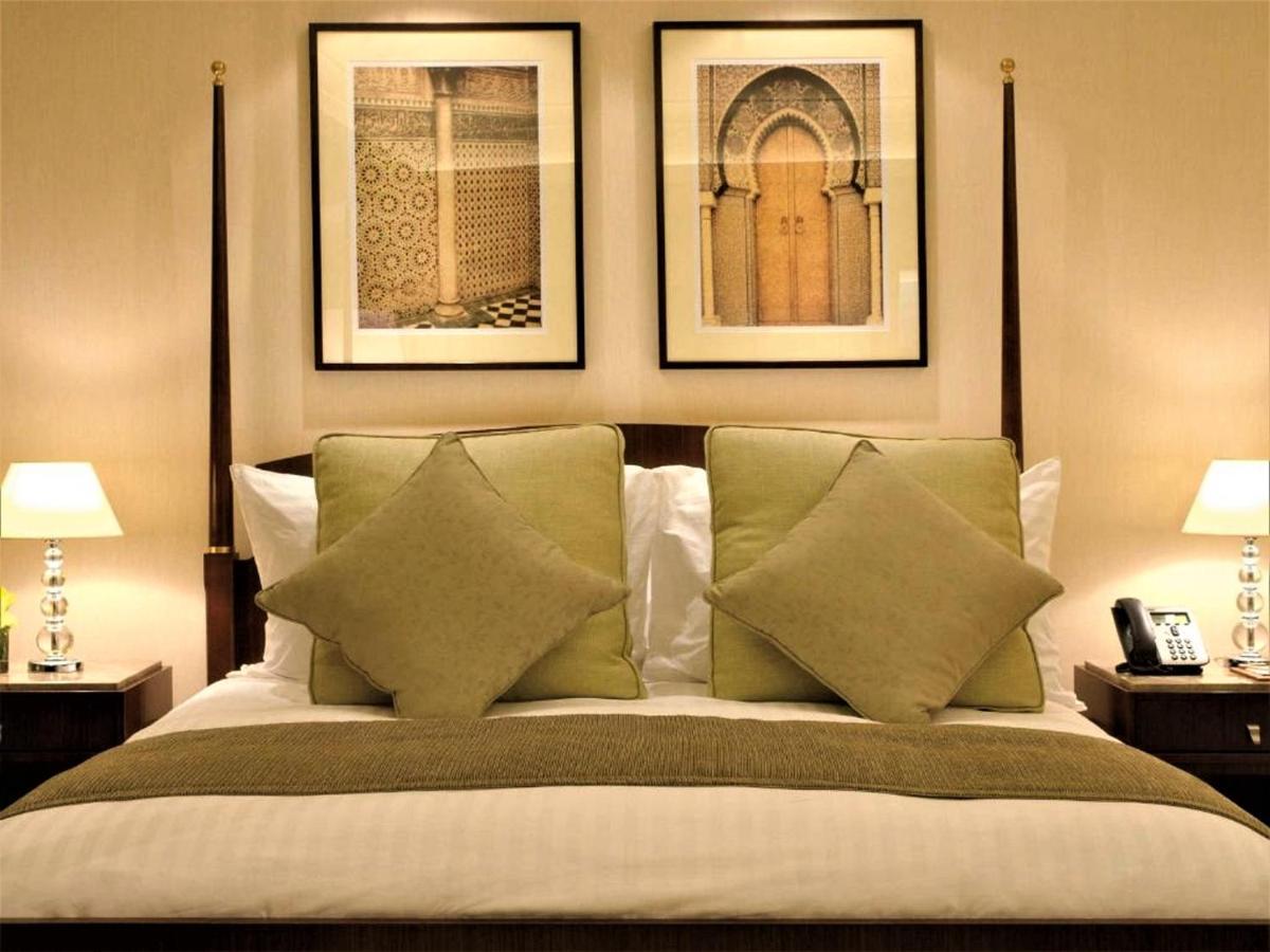 Moevenpick Hotel Khobar Bagian luar foto A bedroom at the Taj Mahal Palace