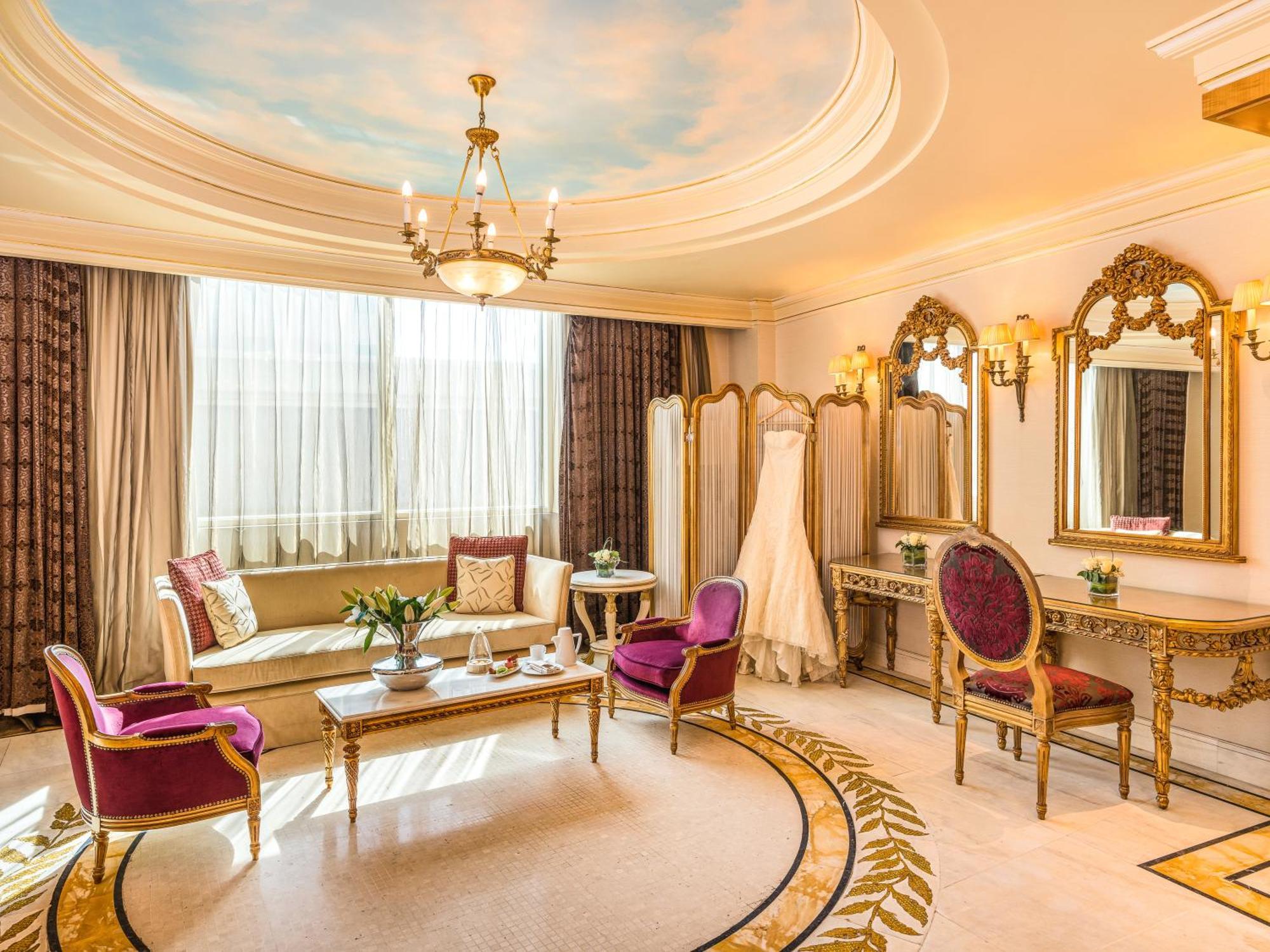 Moevenpick Hotel Khobar Bagian luar foto The Royal Suite