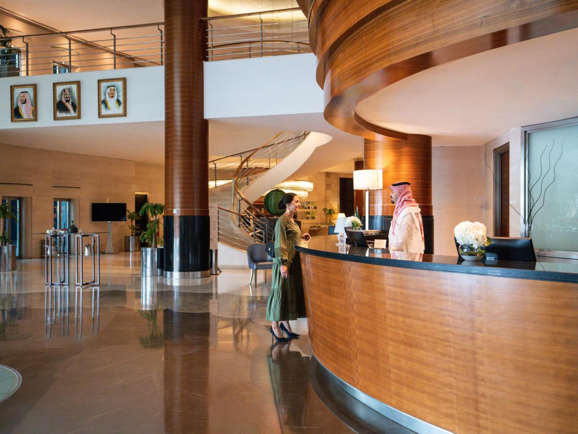 Moevenpick Hotel Khobar Bagian luar foto Lobby