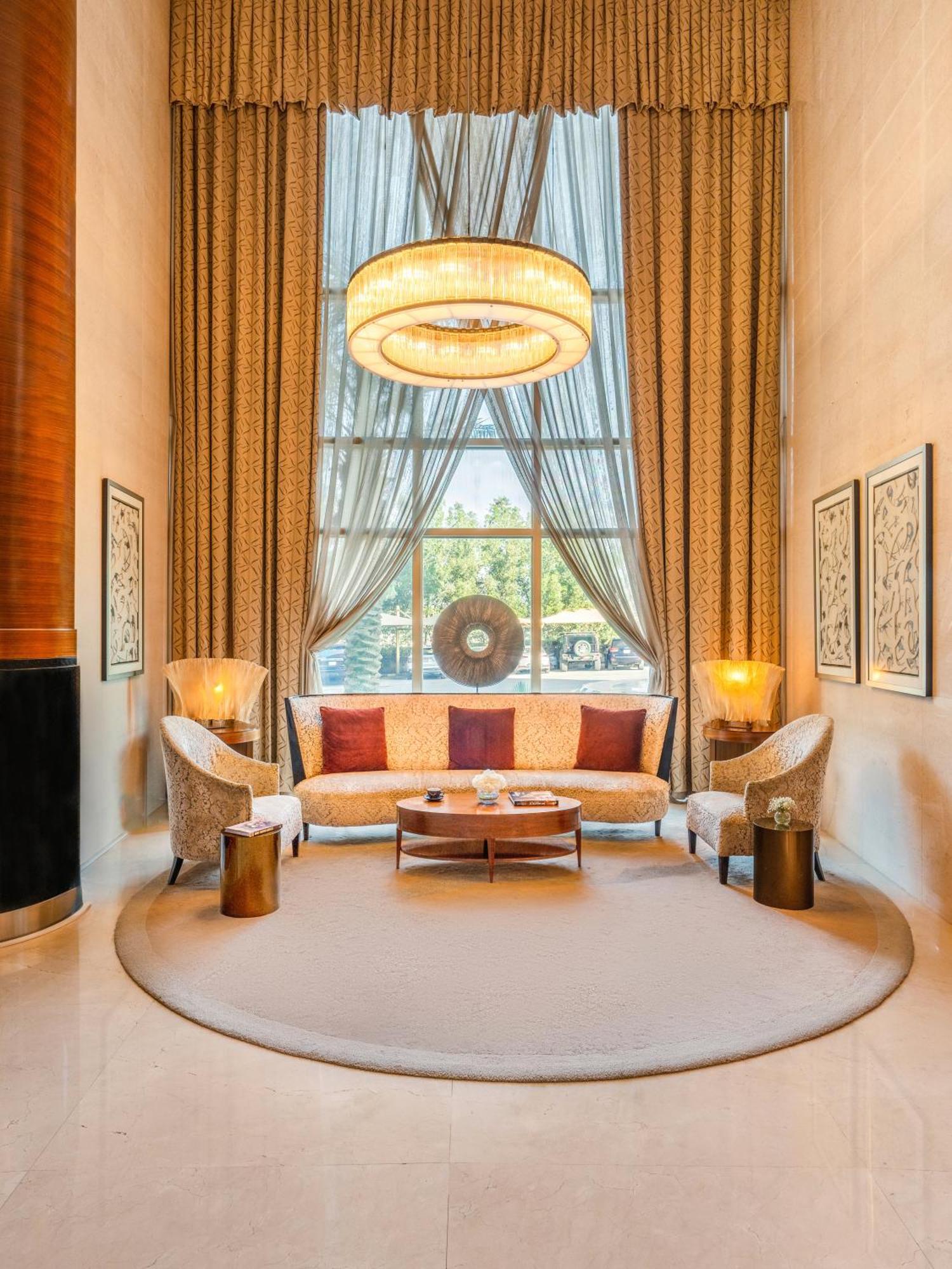 Moevenpick Hotel Khobar Bagian luar foto The lobby of the hotel