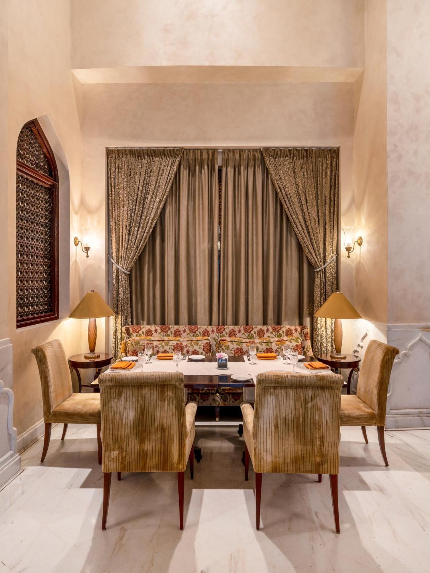 Moevenpick Hotel Khobar Bagian luar foto The Imperial Dining Hall