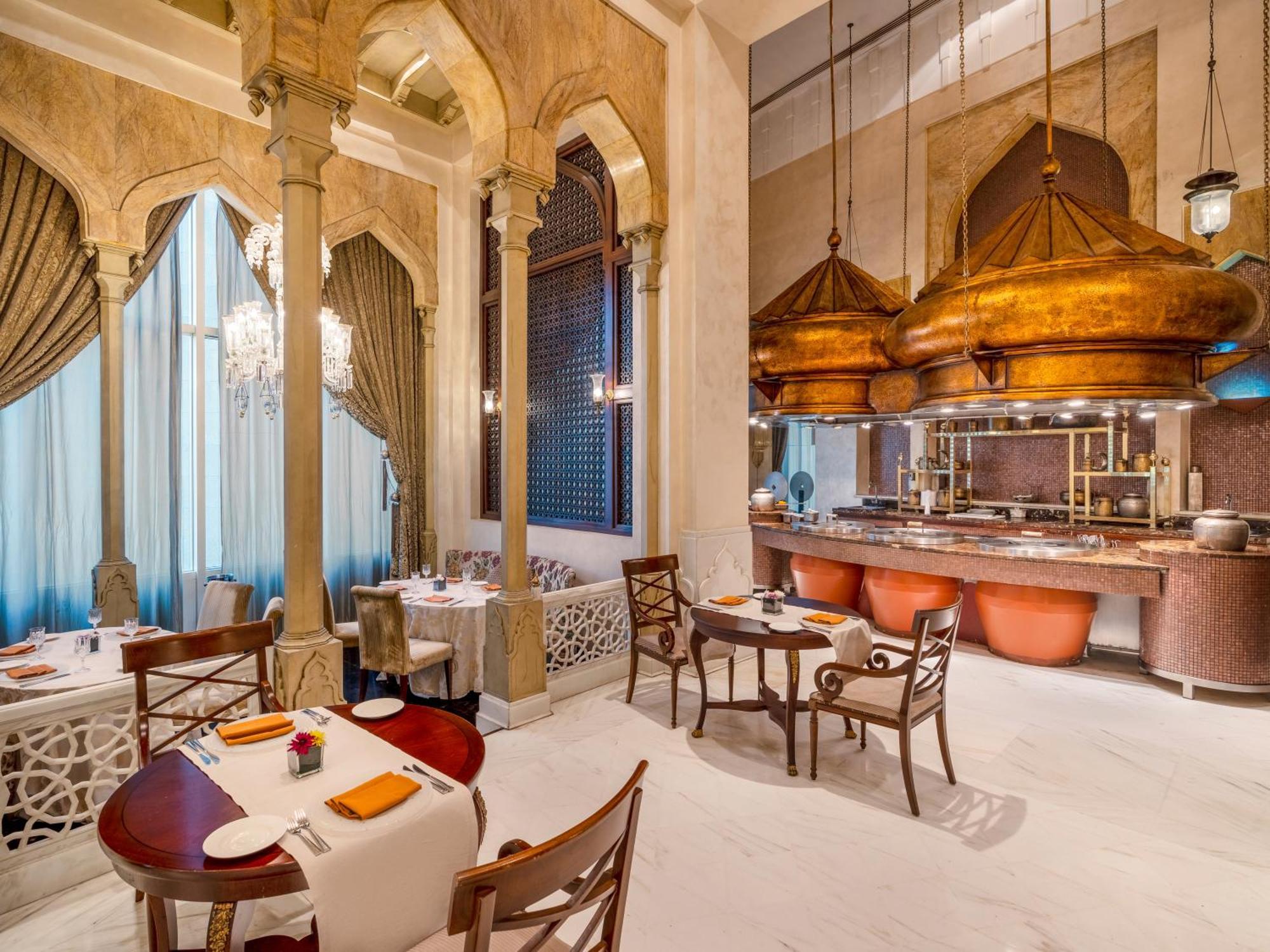 Moevenpick Hotel Khobar Bagian luar foto The restaurant