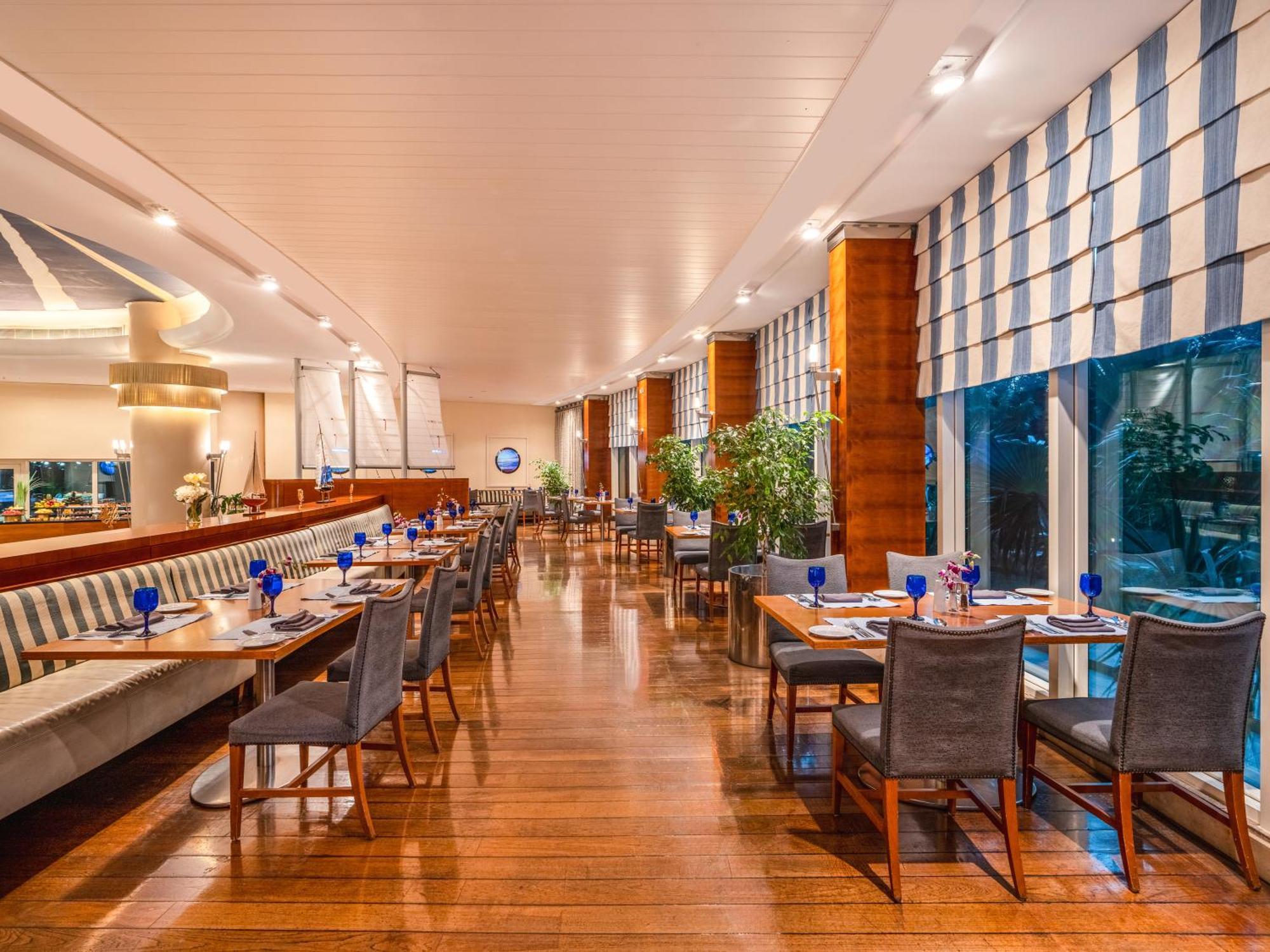 Moevenpick Hotel Khobar Bagian luar foto The restaurant