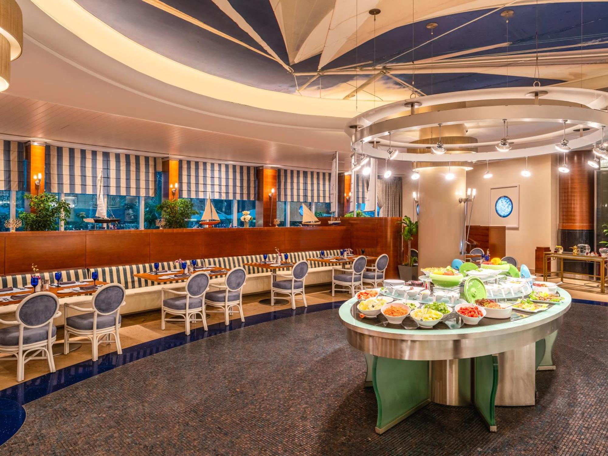 Moevenpick Hotel Khobar Bagian luar foto The restaurant