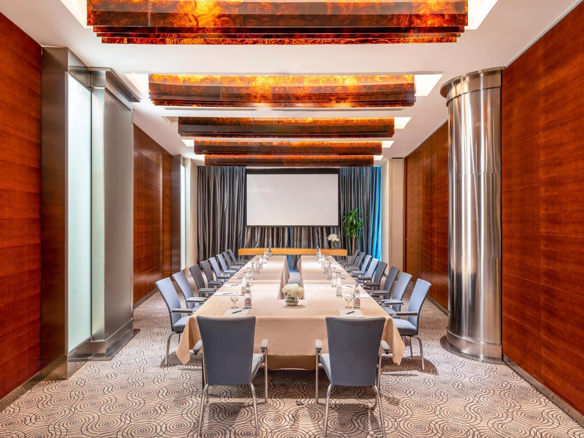 Moevenpick Hotel Khobar Bagian luar foto Meeting room