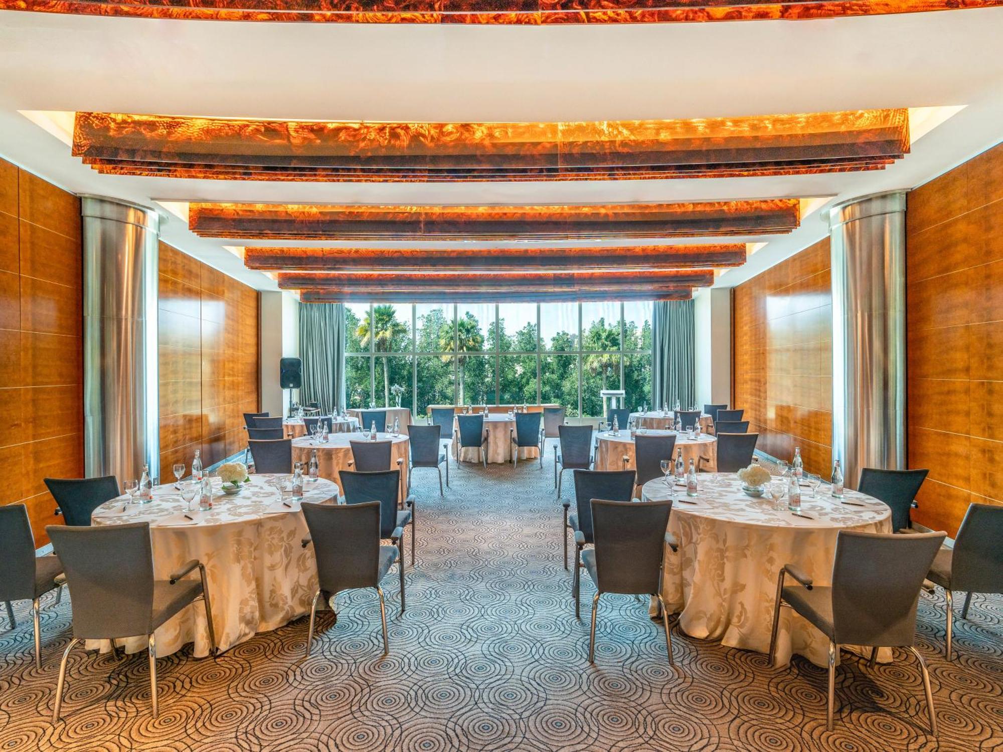 Moevenpick Hotel Khobar Bagian luar foto The Westin Hyderabad Hiranandani