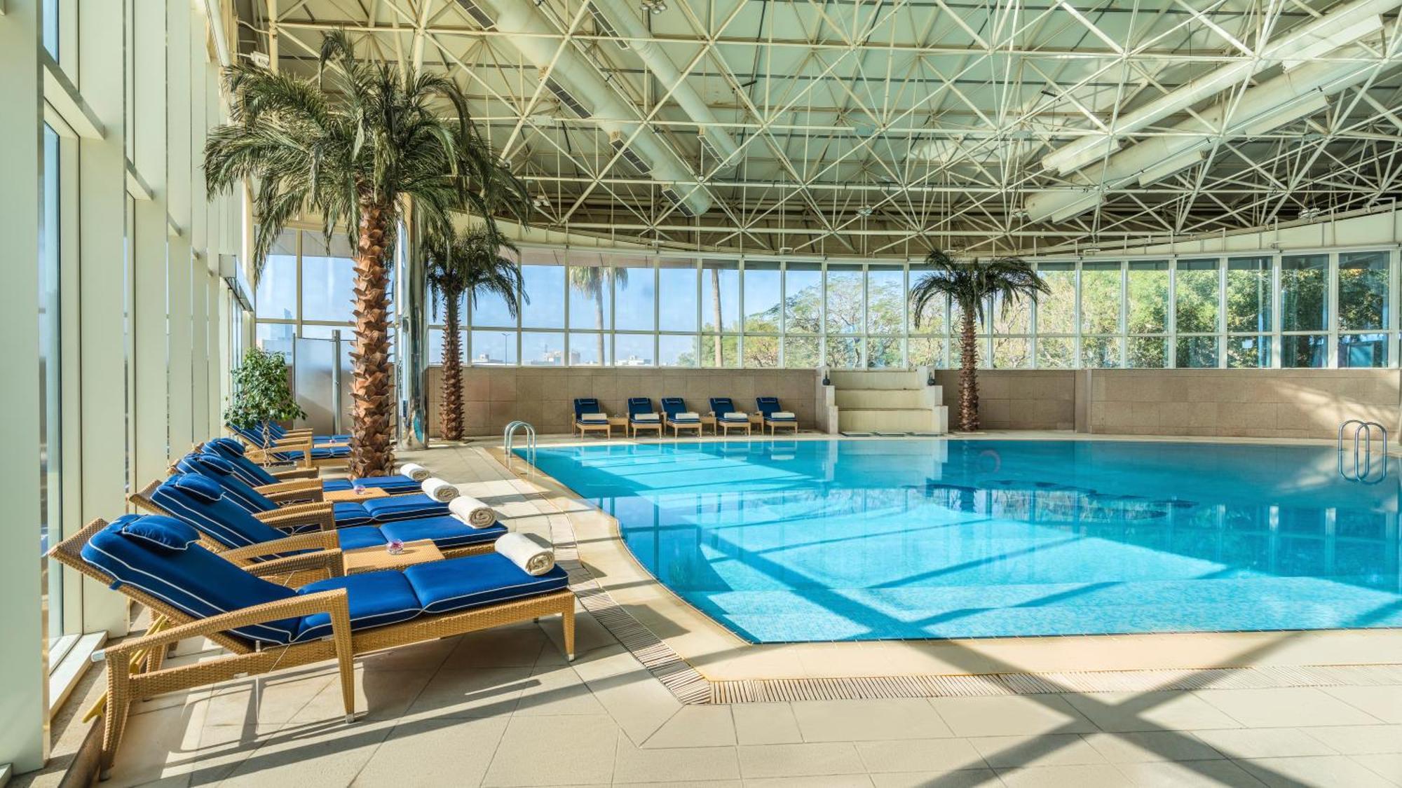 Moevenpick Hotel Khobar Bagian luar foto The swimming pool at the hotel