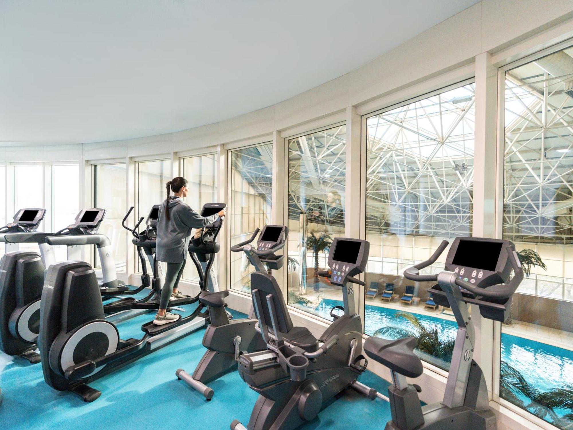 Moevenpick Hotel Khobar Bagian luar foto The gym at the hotel