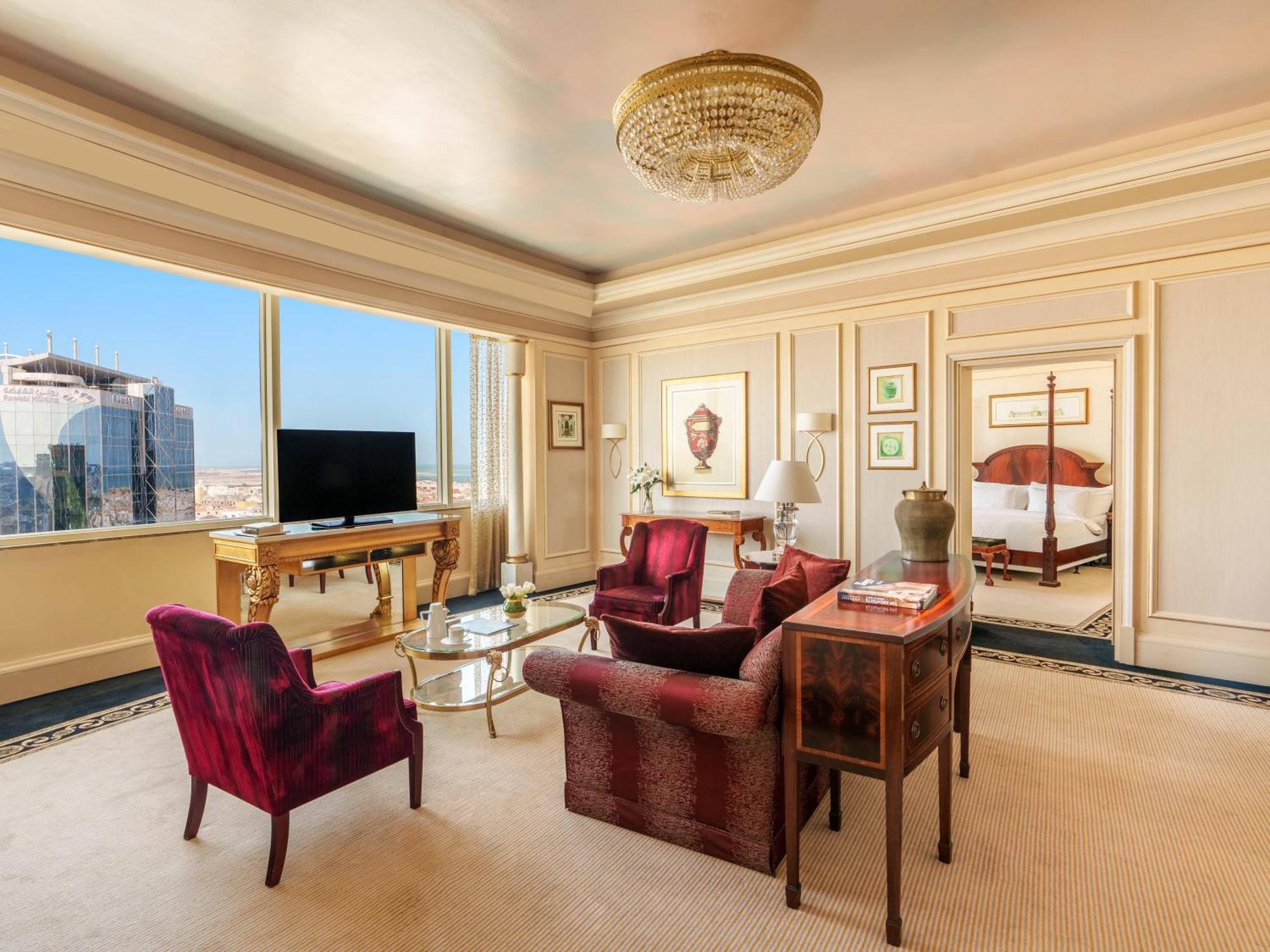 Moevenpick Hotel Khobar Bagian luar foto A suite at the Jumeirah Emirates Towers Hotel