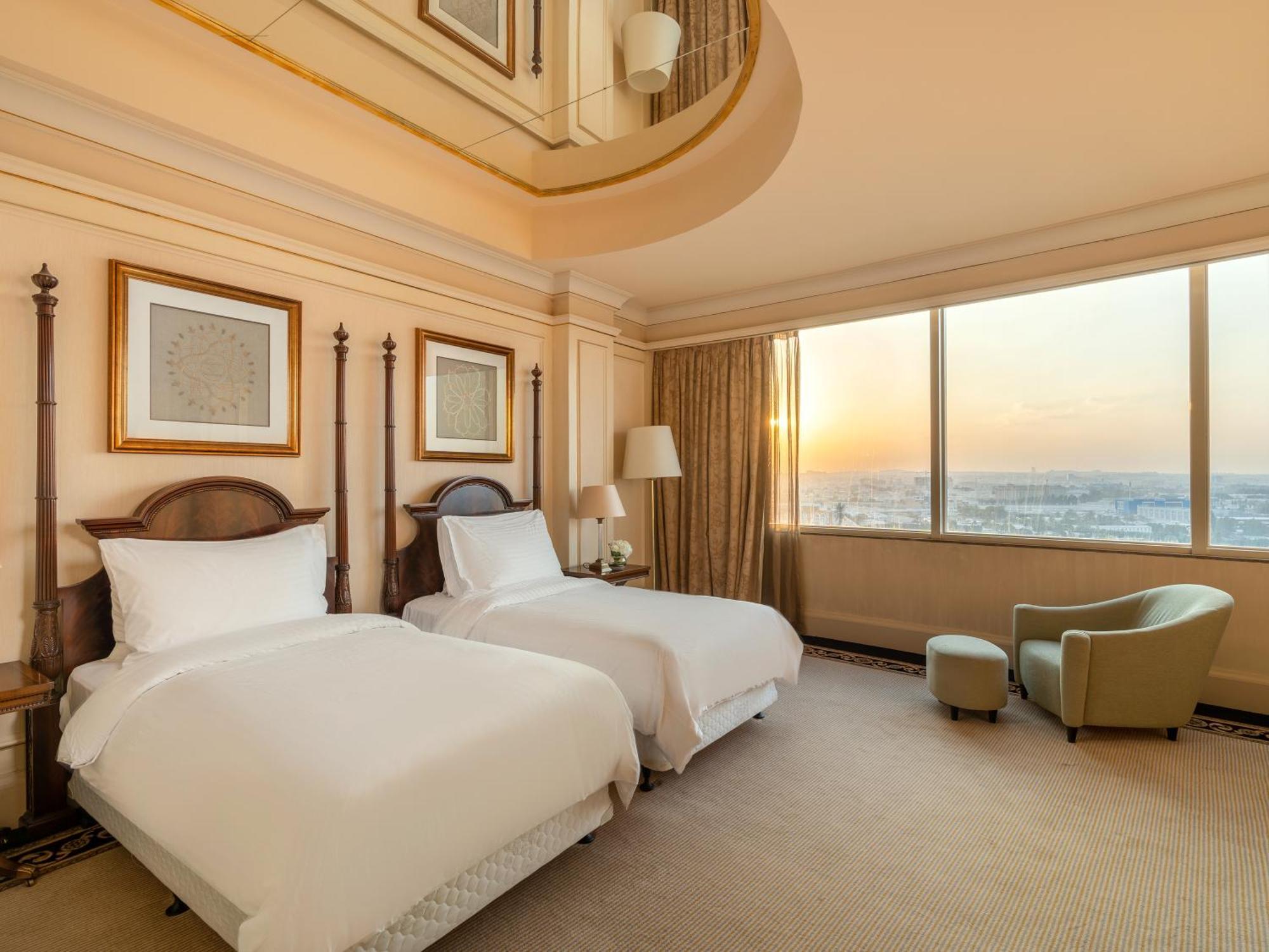 Moevenpick Hotel Khobar Bagian luar foto Deluxe Room