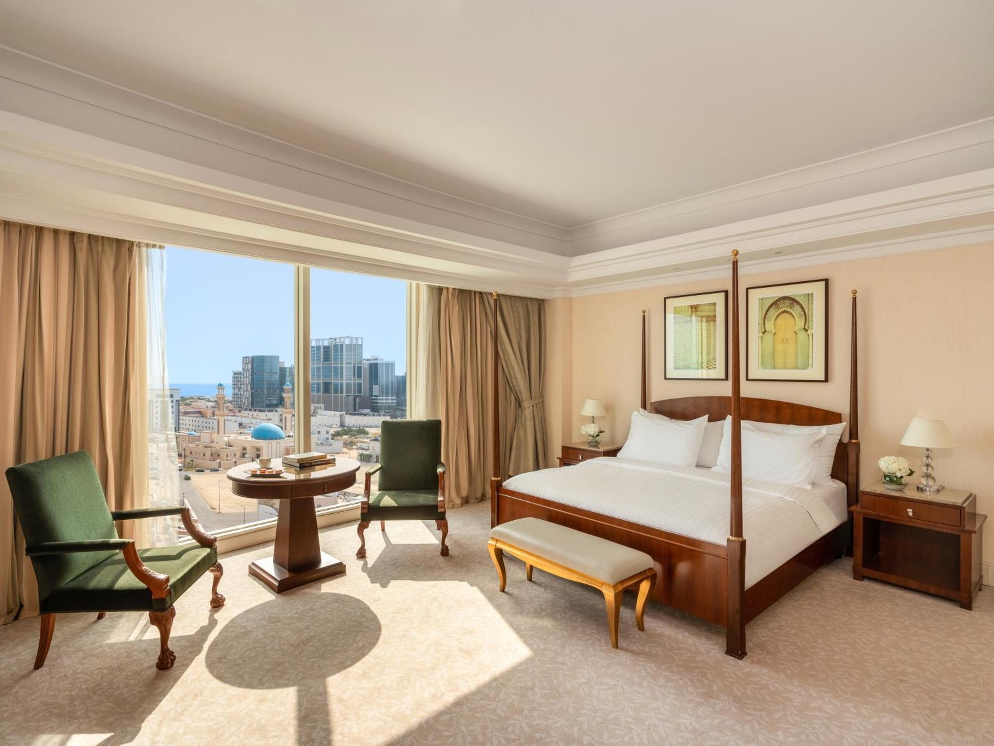 Moevenpick Hotel Khobar Bagian luar foto A bedroom at the hotel