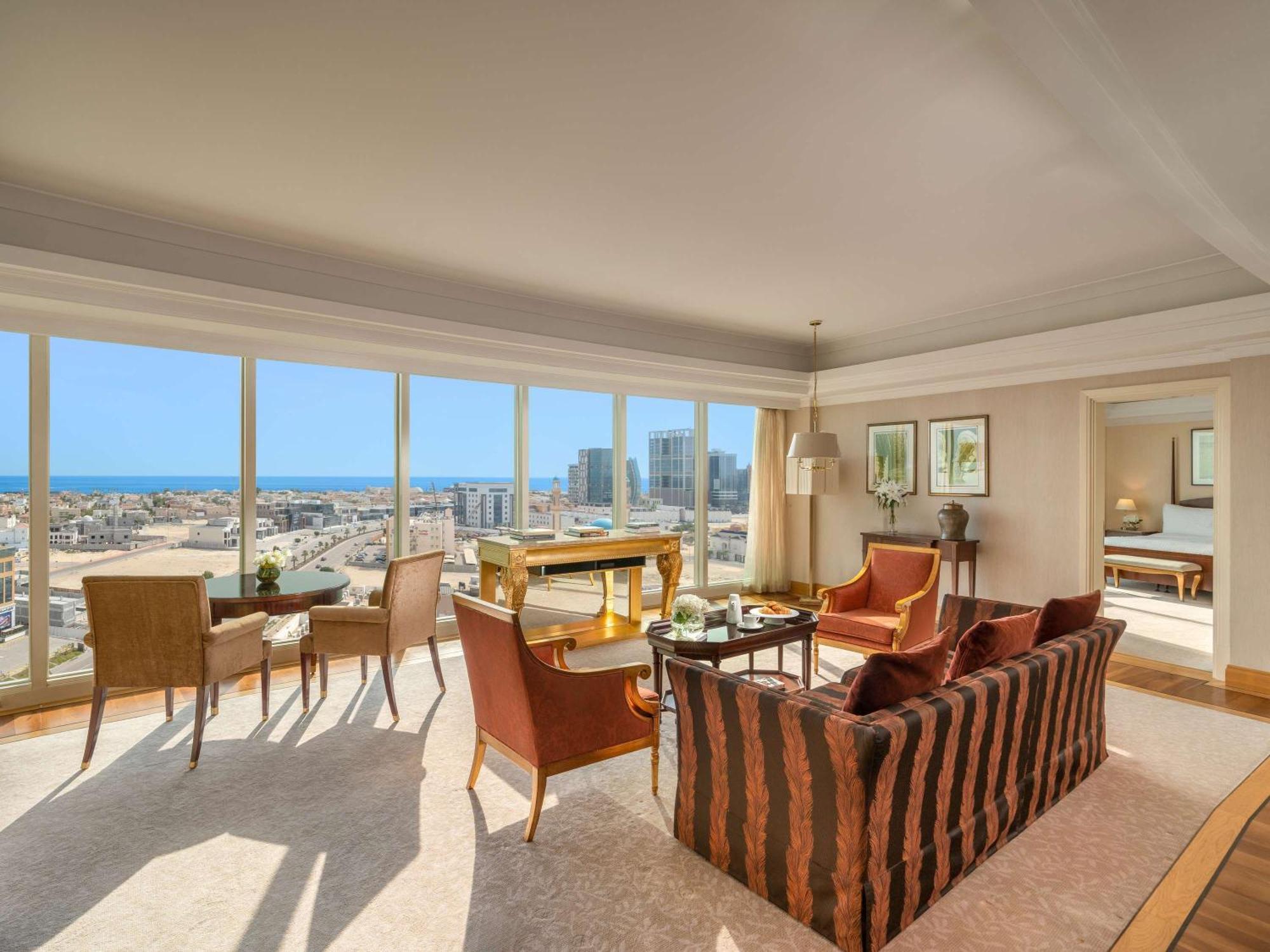 Moevenpick Hotel Khobar Bagian luar foto A living room at the Four Seasons